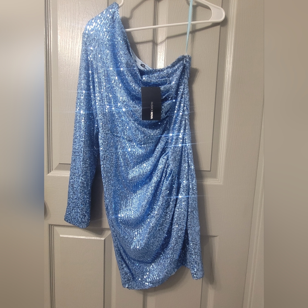 Fashion Nova Dress Large sequin one shoulder strechable in blue sky color. - Picture 3 of 16